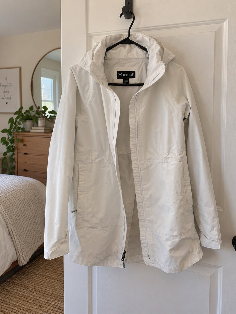 Marmot White Waterproof Rain Or Shell Jacket, Like New